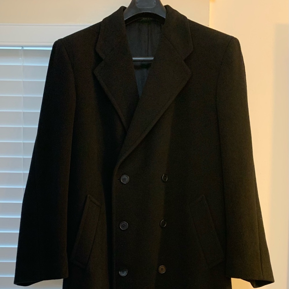Barney’s New York Men’s 100% Cashmere Overcoat. Made in Italy, size 40R.